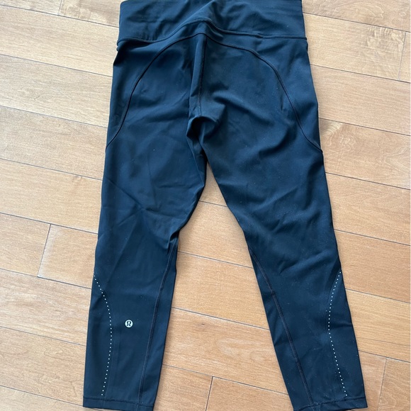 Black Lululemon cropped leggings - Picture 3 of 12